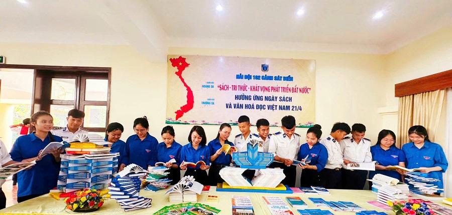 Hải đội 102 tổ chức các hoạt động hưởng ứng Ngày Sách và Văn hóa đọc Việt Nam