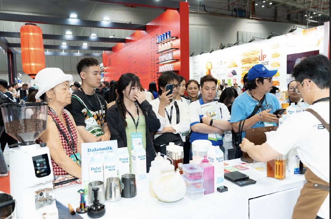 Kh&ocirc;ng dừng lại ở đồ uống, sự kiện c&ograve;n mở rộng kh&ocirc;ng gian s&aacute;ng tạo F&B th&ocirc;ng qua c&aacute;c nội dung thi đấu về ẩm thực v&agrave; b&aacute;nh nghệ thuật&hellip;