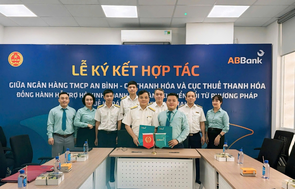 Sự kiện ký kết giữa ABBank và cơ quan Thuế tại 22 tỉnh, thành phố cũng đồng thời được tổ chức tại các chi nhánh của ABBank Sự kiện ký kết giữa ABBank và cơ quan Thuế tại 22 tỉnh, thành phố cũng đồng thời được tổ chức tại các chi nhánh của ABBank