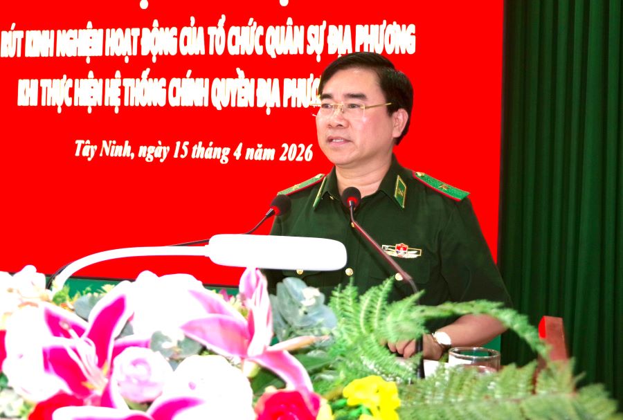 Thiếu tướng V&otilde; Tiến Nghị ph&aacute;t biểu tại hội nghị