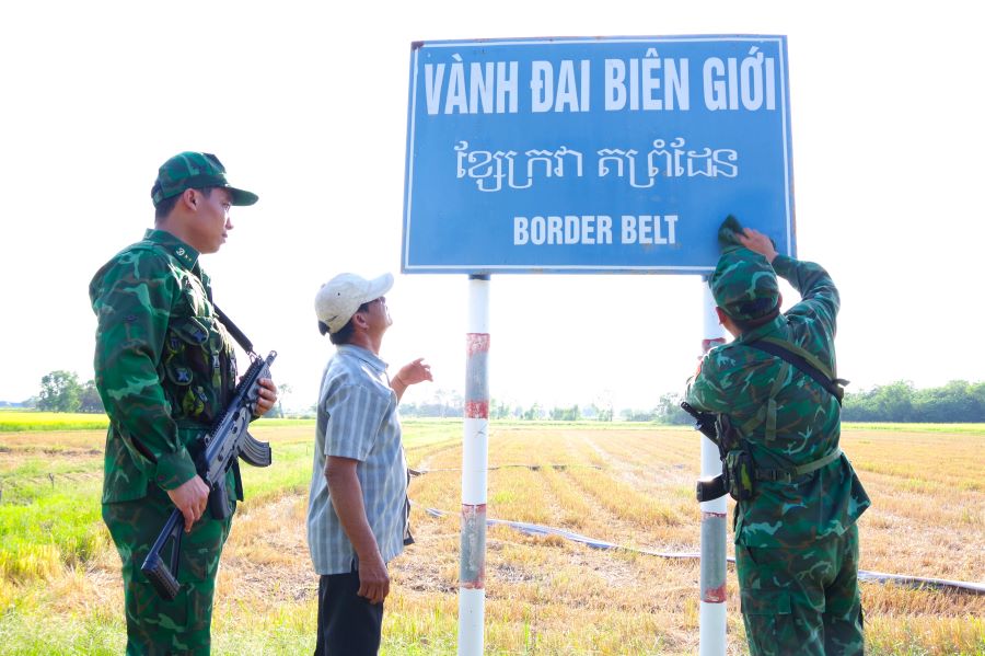 Bộ đội Bi&ecirc;n ph&ograve;ng tỉnh T&acirc;y Ninh tuần tra bảo vệ bi&ecirc;n giới