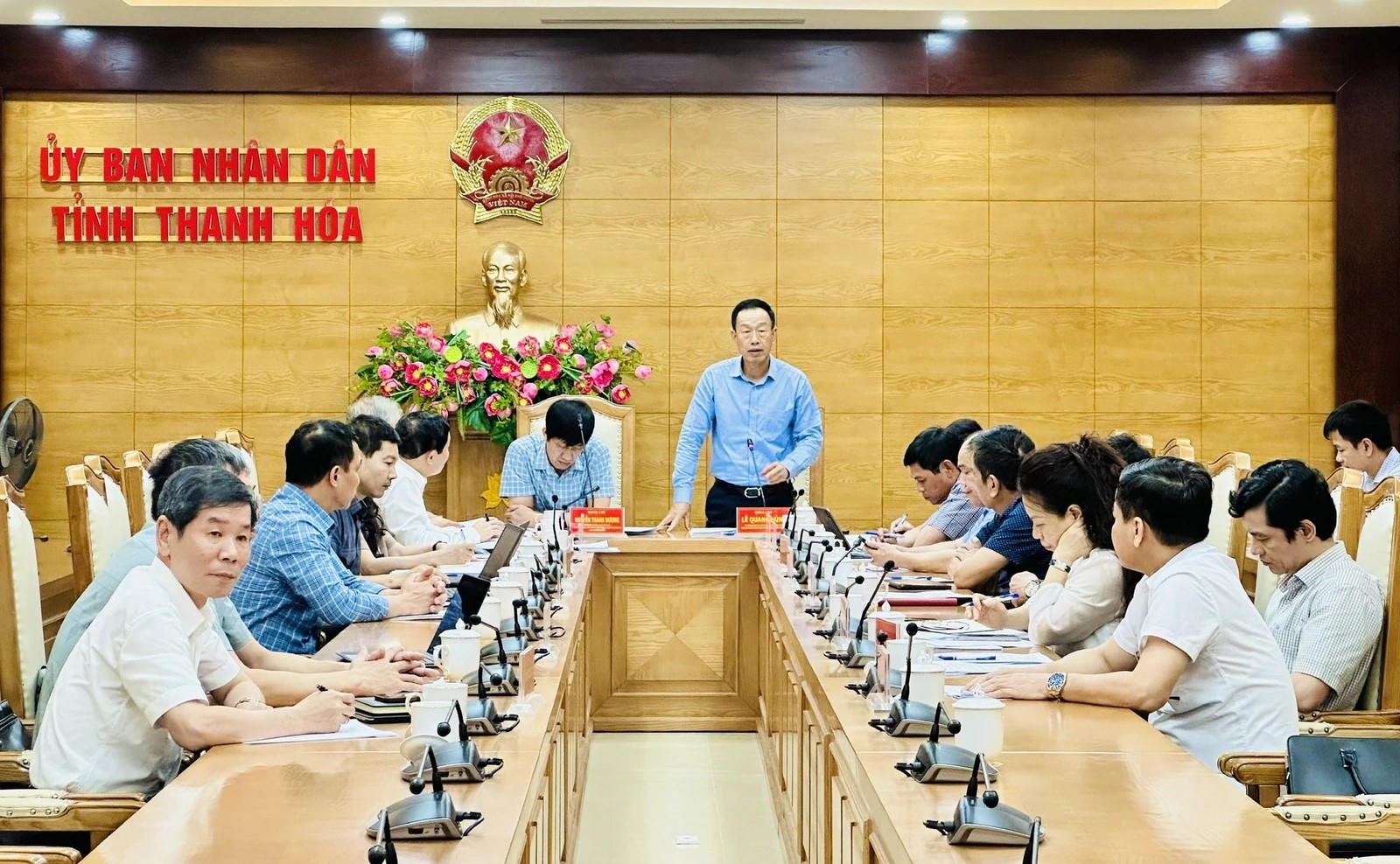 Đồng chí Lê Quang Hùng, Ủy viên Ban Thường vụ Tỉnh ủy, Phó Chủ tịch UBND tỉnh, Trưởng ban Chỉ đạo Tổng điều tra kinh tế năm 2026 tỉnh phát biểu tại hội nghị. Đồng chí Lê Quang Hùng, Ủy viên Ban Thường vụ Tỉnh ủy, Phó Chủ tịch UBND tỉnh, Trưởng ban Chỉ đạo Tổng điều tra kinh tế năm 2026 tỉnh phát biểu tại hội nghị.