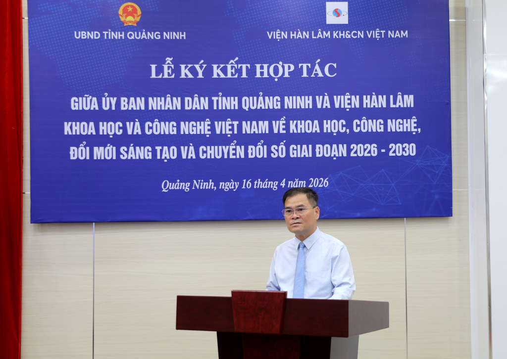 &Ocirc;ng B&ugrave;i Văn Khắng, Ph&oacute; B&iacute; thư Tỉnh ủy, Chủ tịch UBND tỉnh Quảng Ninh, ph&aacute;t biểu tại lễ k&yacute; kết hợp t&aacute;c