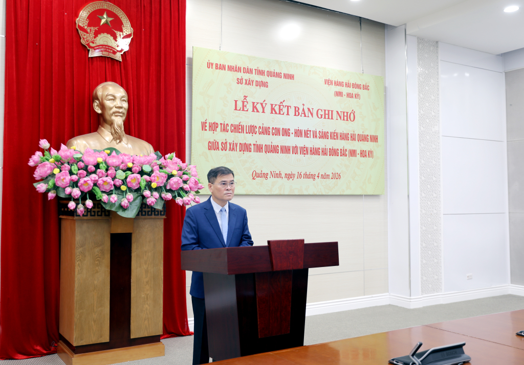 &Ocirc;ng B&ugrave;i Văn Khắng, Ph&oacute; B&iacute; thư Tỉnh ủy, Chủ tịch UBND tỉnh Quảng Ninh, ph&aacute;t biểu tại lễ k&yacute; kết hợp t&aacute;c giữa Sở X&acirc;y dựng v&agrave; Viện H&agrave;ng hải Đ&ocirc;ng Bắc (NMI - Hoa Kỳ)