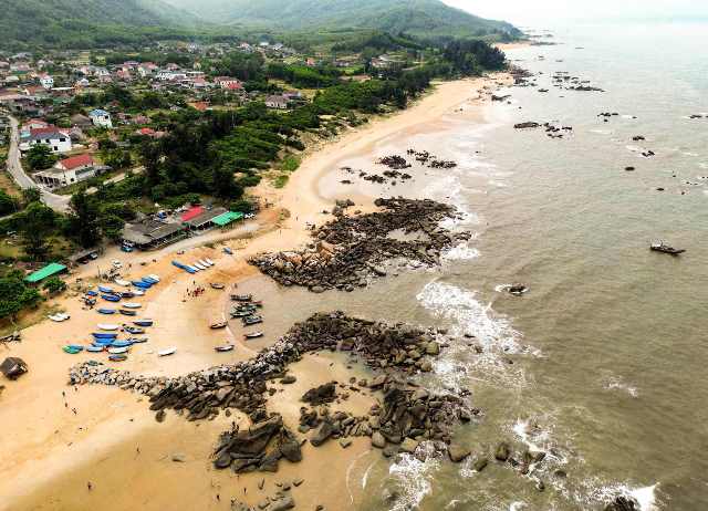 Bãi biển Kỳ Xuân sẽ là địa phương mở màn cho tuần lễ khai trương du lịch năm 2026. Bãi biển Kỳ Xuân sẽ là địa phương mở màn cho tuần lễ khai trương du lịch năm 2026.