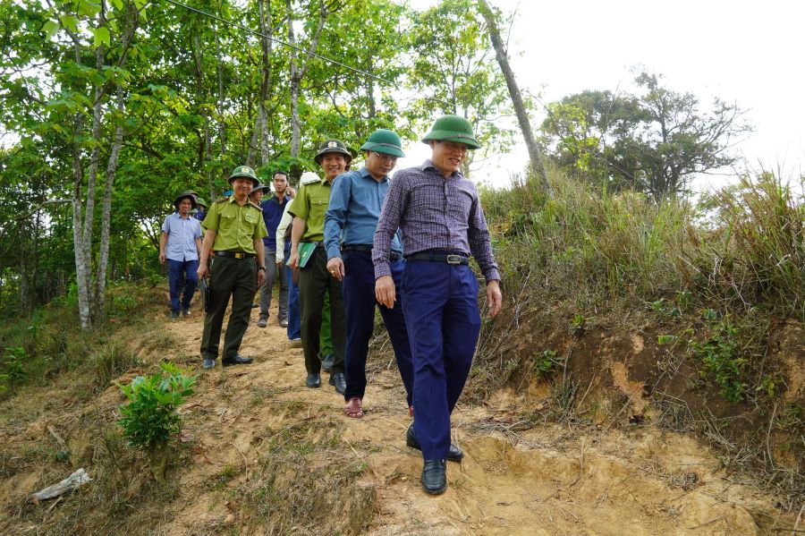 Ph&oacute; Chủ tịch UBND tỉnh Quảng Trị L&ecirc; Văn Bảo kiểm tra c&ocirc;ng t&aacute;c PCCCR tại Ban Quản l&yacute; Rừng ph&ograve;ng hộ Hướng H&oacute;a - Đakr&ocirc;ng