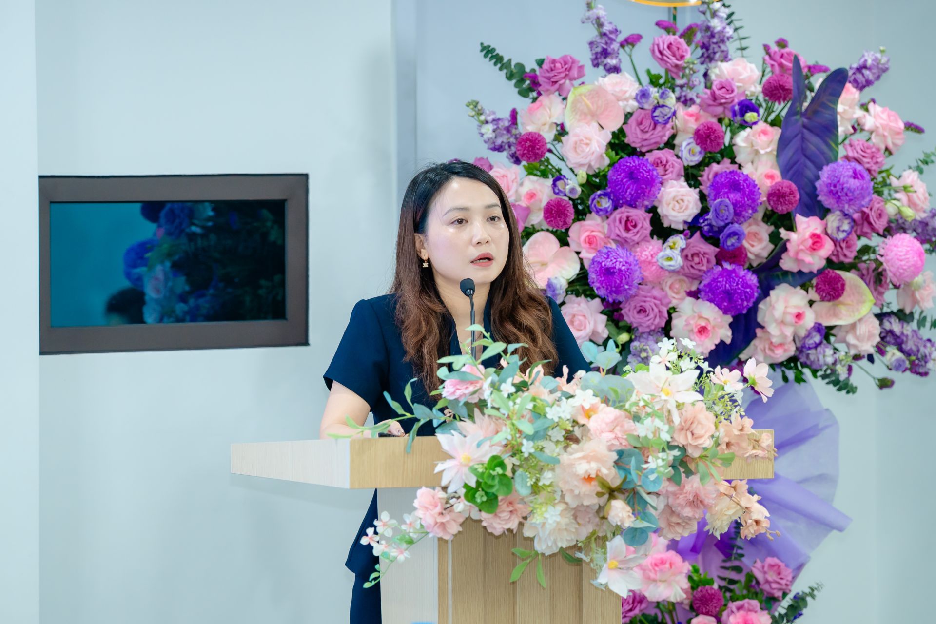 Bà Nguyễn Thị Thu Hằng - Tổng Giám đốc Chứng khoán Nhất Việt (VFS) phát biểu Bà Nguyễn Thị Thu Hằng - Tổng Giám đốc Chứng khoán Nhất Việt (VFS) phát biểu