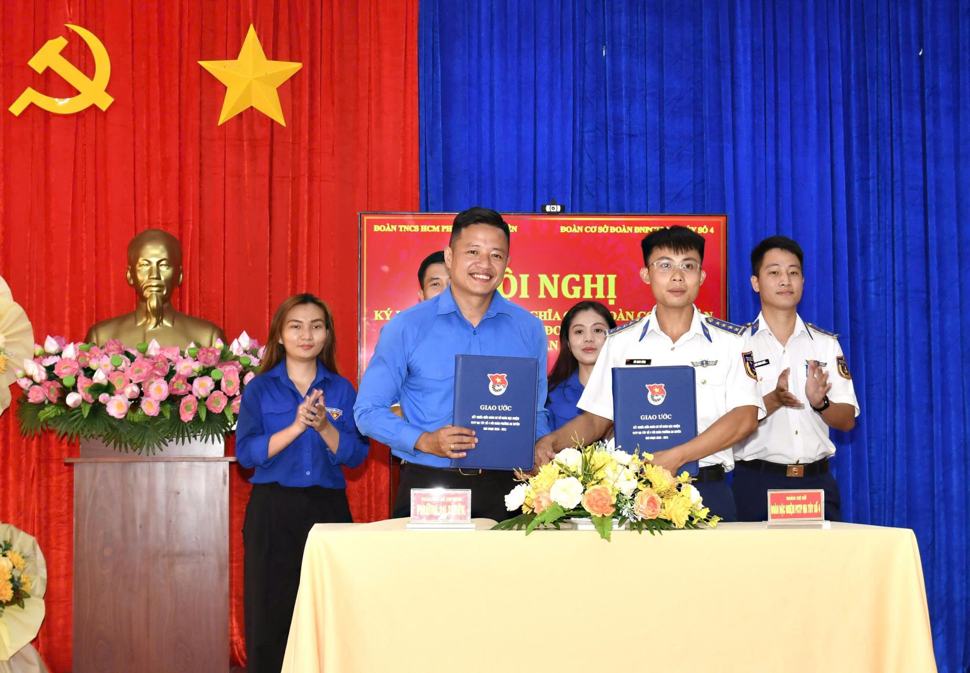 Đo&agrave;n cơ sở Đo&agrave;n Đặc nhiệm PCTP ma t&uacute;y số 4 k&yacute; giao ước kết nghĩa với Đo&agrave;n TNCS Hồ Ch&iacute; Minh Phường An Xuy&ecirc;n