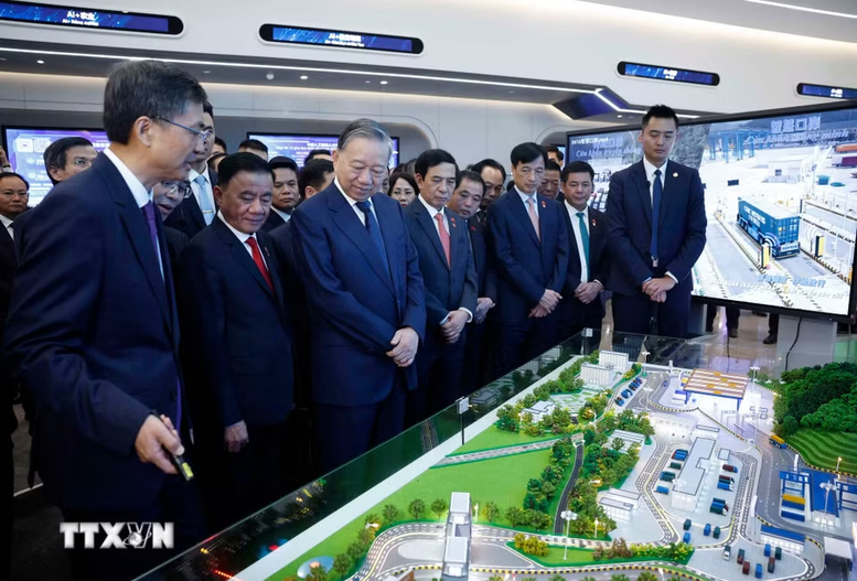 Tổng Bí thư, Chủ tịch nước Tô Lâm tham quan Trung tâm trí tuệ nhân tạo Trung Quốc-ASEAN
