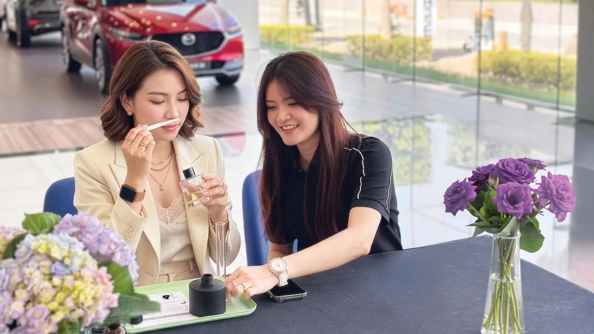 Hoạt động workshop tương t&aacute;c th&uacute; vị tại Cafe cuối tuần