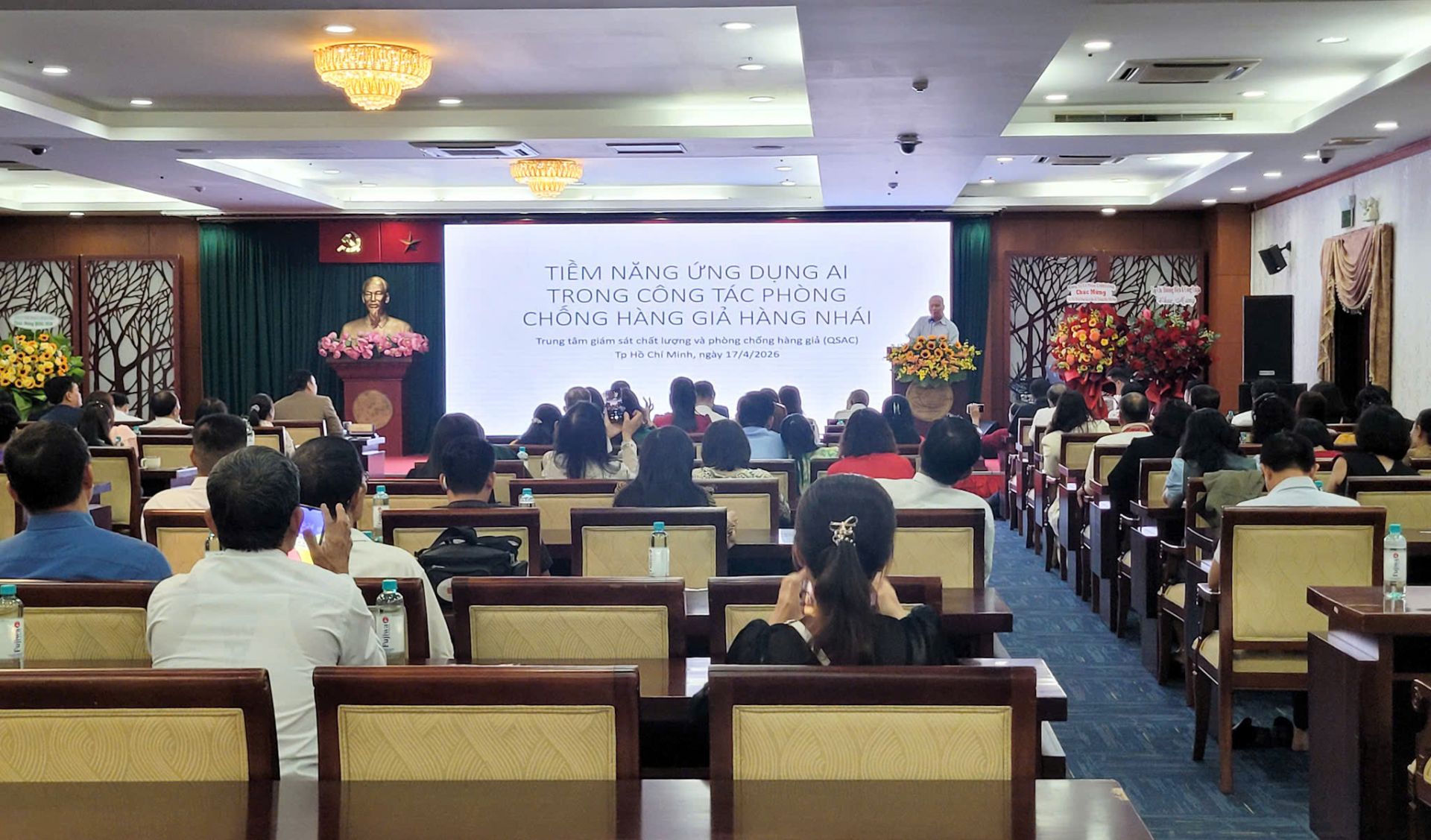 To&agrave;n cảnh sự kiện