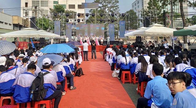 Quang cảnh Lễ ph&aacute;t động.