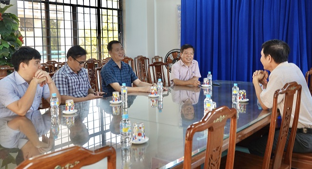 Quang cảnh buổi l&agrave;m việc. Ảnh: Đ&igrave;nh Ph&uacute;