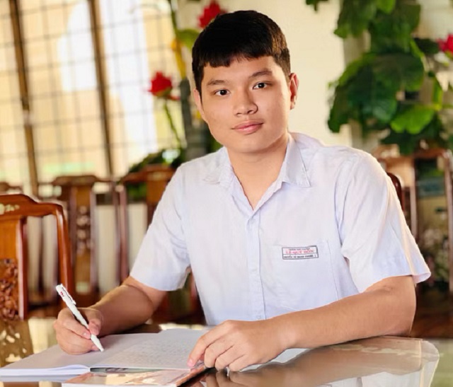 Nam sinh Nguyễn Vũ Mạnh Khang.