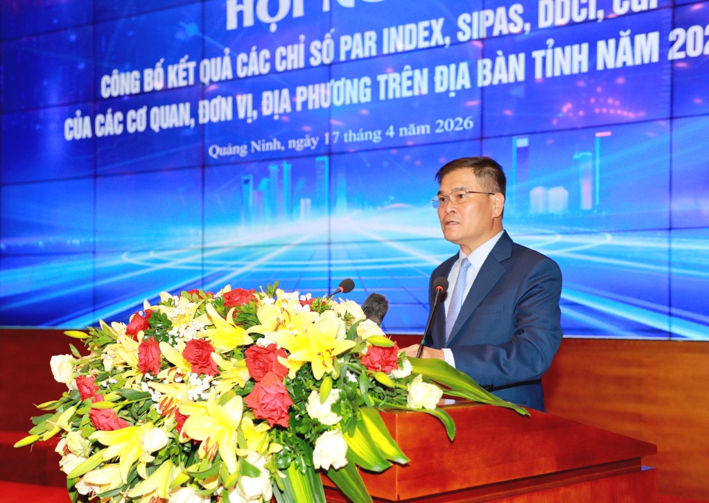 &Ocirc;ng B&ugrave;i Văn Khắng, Ph&oacute; B&iacute; thư Tỉnh ủy, Chủ tịch UBND tỉnh Quảng Ninh, ph&aacute;t biểu chỉ đạo tại hội nghị