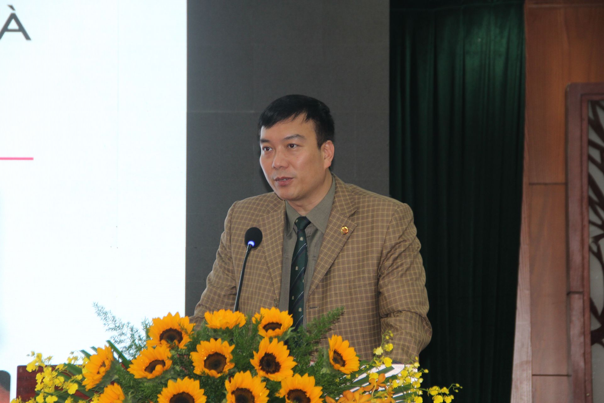 Tiến sĩ Nguyễn Đức T&agrave;i, Gi&aacute;m đốc QSAC