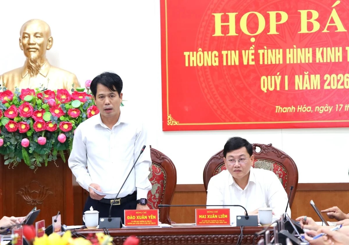 Trưởng Ban Tuy&ecirc;n gi&aacute;o v&agrave; D&acirc;n vận Tỉnh ủy Đ&agrave;o Xu&acirc;n Y&ecirc;n ph&aacute;t biểu tại buổi họp