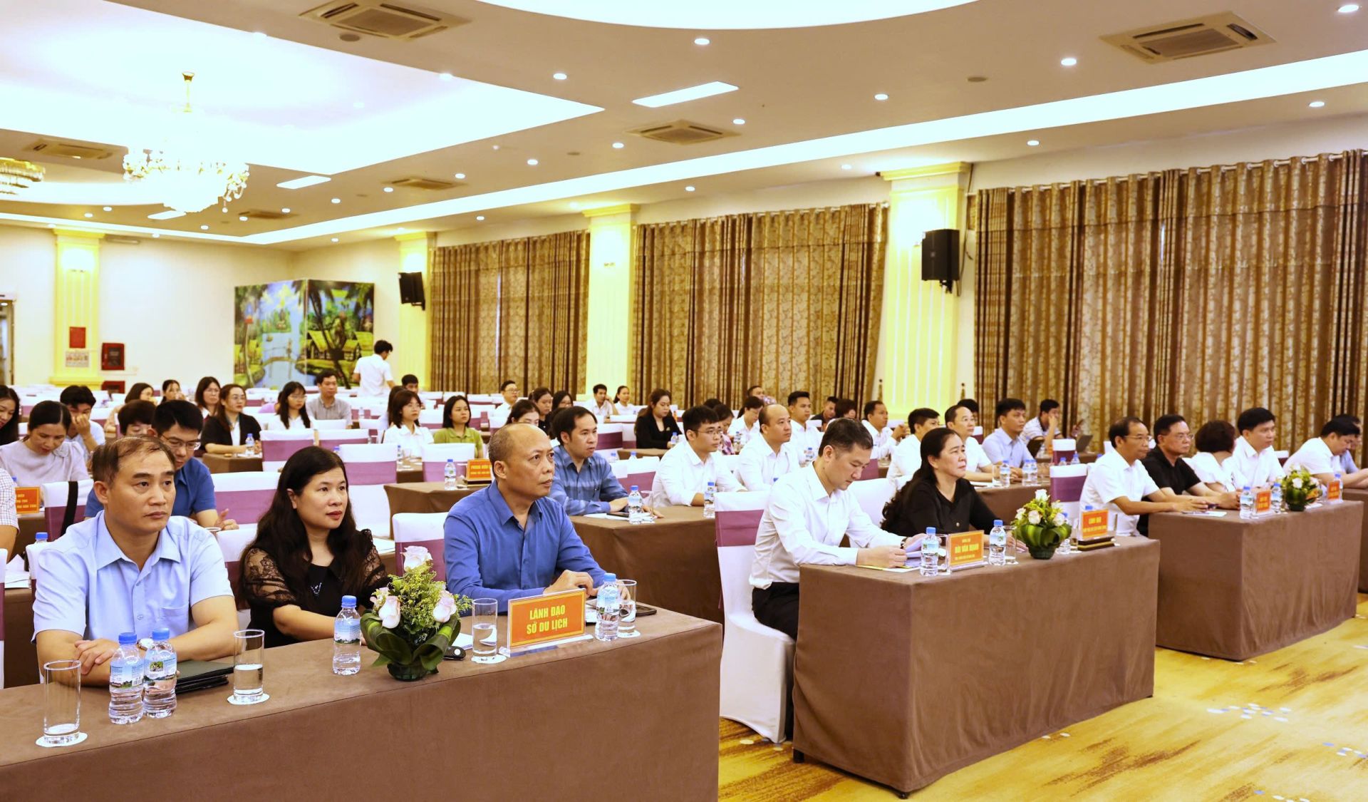 C&aacute;c địa biểu tham dự hội nghị