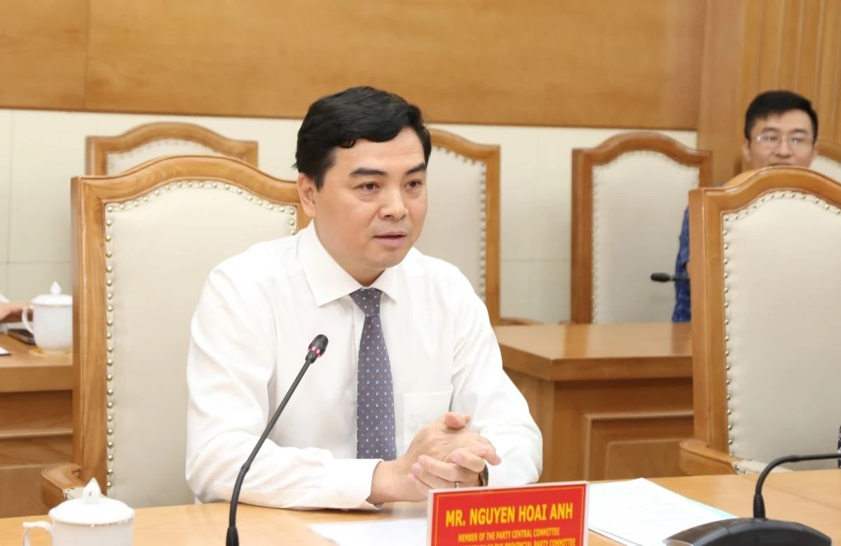 Chủ tịch UBND tỉnh Thanh H&oacute;a Nguyễn Ho&agrave;i Anh ph&aacute;t biểu tại buổi l&agrave;m việc.