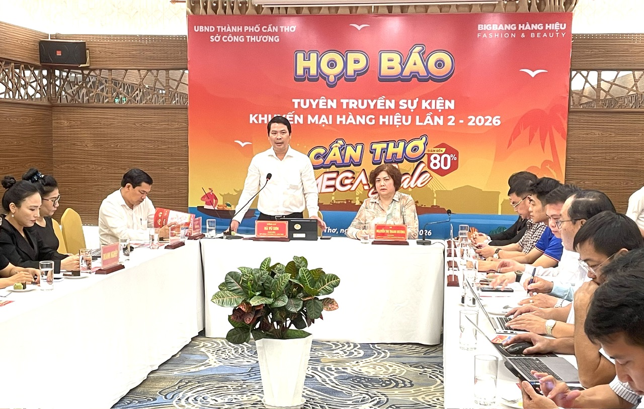 &Ocirc;ng H&agrave; Vũ Sơn Gi&aacute;m đốc Sở C&ocirc;ng thương TP. Cần Thơ ph&aacute;t biểu Họp b&aacute;o 