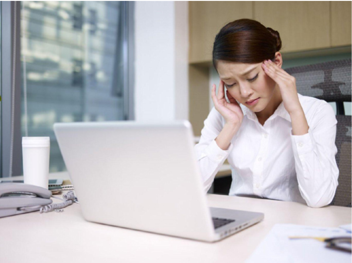 Nhiều người trẻ căng thẳng thần kinh v&igrave; cuộc sống v&agrave; c&ocirc;ng việc &aacute;p lực