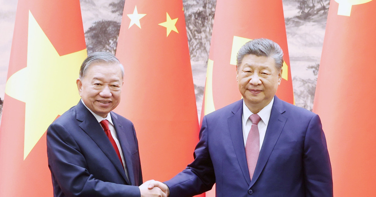 Tổng B&iacute; thư, Chủ tịch nước T&ocirc; L&acirc;m v&agrave; Tổng B&iacute; thư, Chủ tịch nước Tập Cận B&igrave;nh chứng kiến Lễ k&yacute; c&aacute;c văn kiện hợp t&aacute;c giữa hai nước. (Ảnh: Thống Nhất/TTXVN)