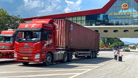 Xuất nhập khẩu qua các cửa khẩu Lạng Sơn duy trì ổn định, lưu lượng phương tiện tiếp tục tăng