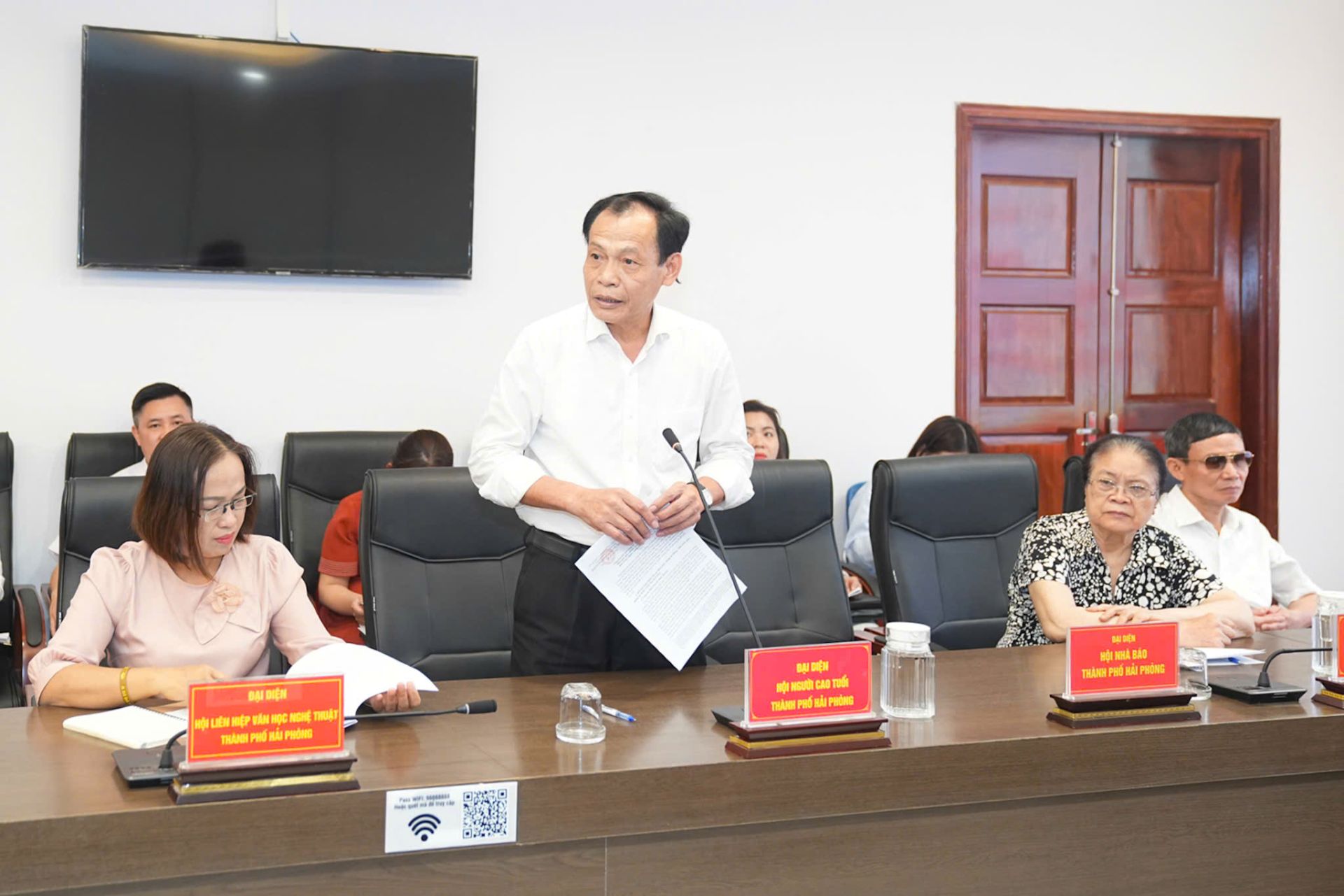 Đại diện Hội Người cao tuổi ph&aacute;t biểu &yacute; kiến.