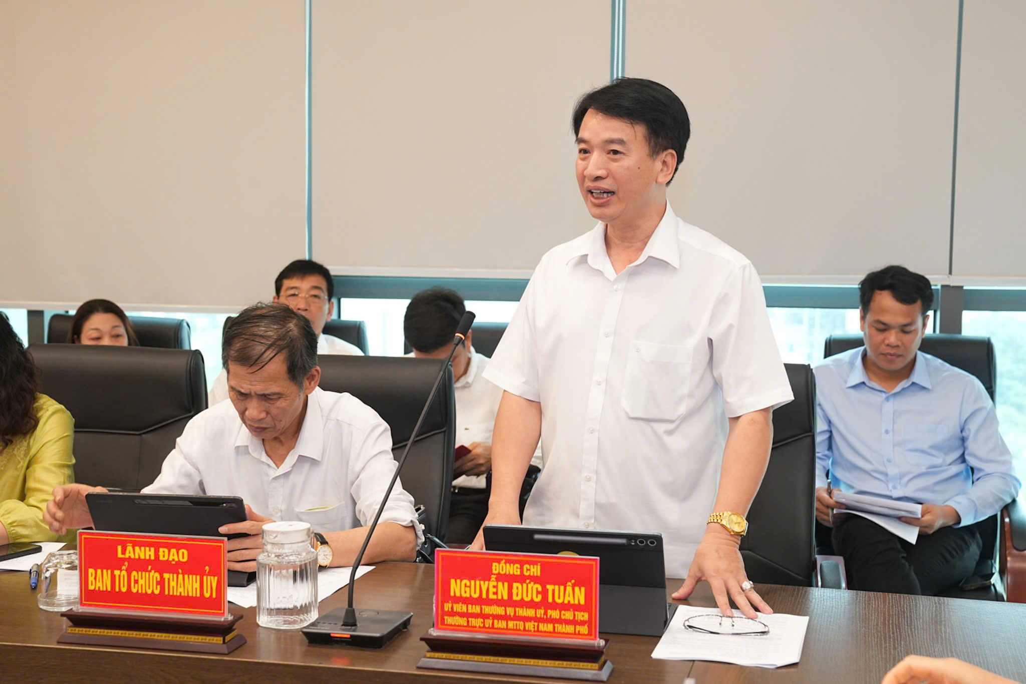 Đồng ch&iacute; Nguyễn Đức Tuấn, Uỷ vi&ecirc;n Ban Thường vụ Th&agrave;nh uỷ, Ph&oacute; Chủ tịch Thường trực Uỷ ban MTTQ Việt Nam th&agrave;nh phố ph&aacute;t biểu tại buổi l&agrave;m việc.