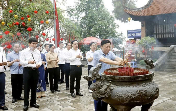 Đoàn công tác tỉnh Phú Thọ dâng hương, kiểm tra thực địa tại Khu Di tích lịch sử Đền Hùng