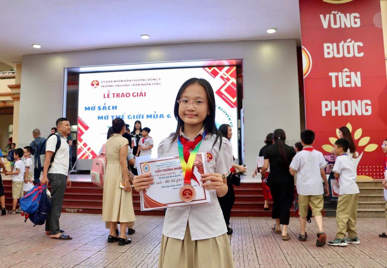 Em Trần Nguyễn Huyền My (lớp 5A4) &ndash; một trong những học sinh đạt giải