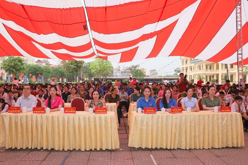 C&aacute;c đại biểu tham dự buổi tuy&ecirc;n truyền.