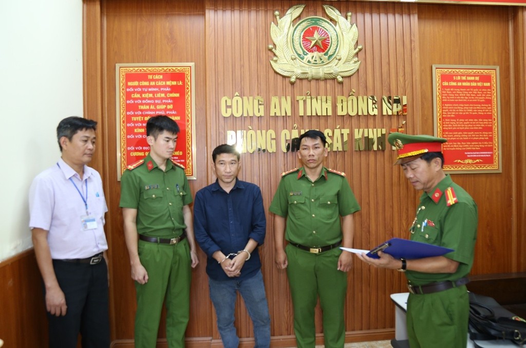 Đồng Nai: Khởi tố hai đối tượng đổ trái phép hơn 500 tấn da bò gây ô nhiễm môi trường