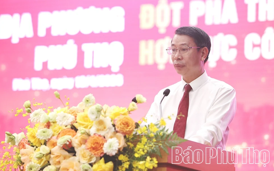 Đồng ch&iacute; Ph&oacute; Chủ tịch UBND tỉnh Nguyễn Khắc Hiếu ph&aacute;t biểu tại diễn đ&agrave;n.