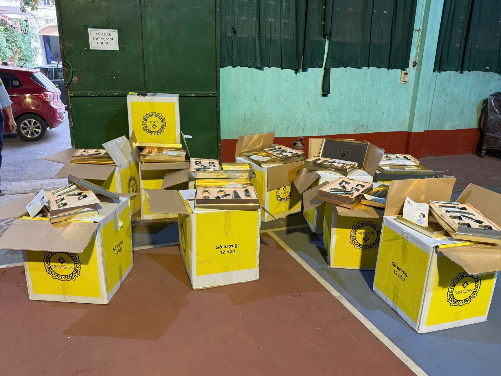 Bắc Ninh: Xử phạt 55 triệu đồng và tiêu hủy hơn 1.000 sản phẩm mỹ phẩm giả mạo nhãn hiệu