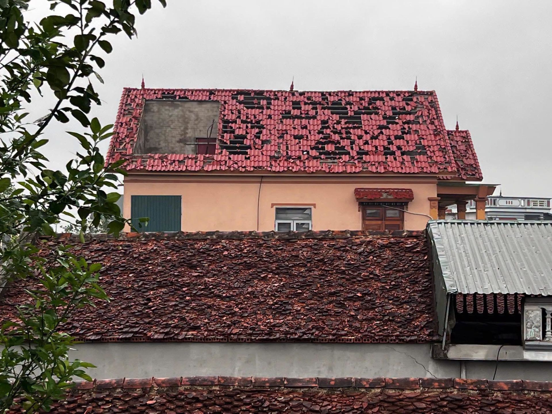 Thanh Hóa khẩn trương khắc phục sự cố sau mưa dông, mưa đá