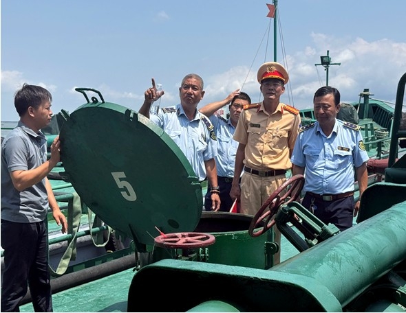 Quản lý thị trường TP. HCM: Phát hiện, tạm giữ hơn 10.000 lít dầu DO không rõ nguồn gốc