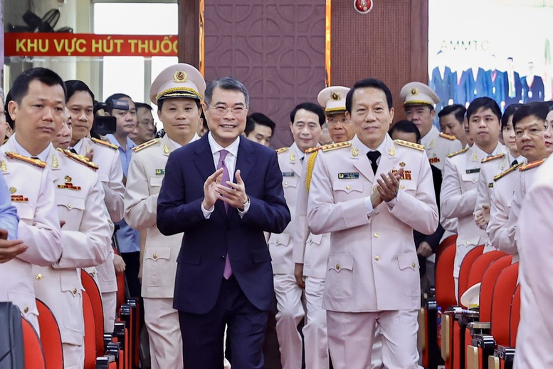 Thủ tướng Ch&iacute;nh phủ L&ecirc; Minh Hưng đến dự Lễ kỷ niệm 80 năm ng&agrave;y truyền thống lực lượng Cảnh s&aacute;t h&igrave;nh sự, Bộ C&ocirc;ng an - Ảnh: VGP/Nhật Bắc