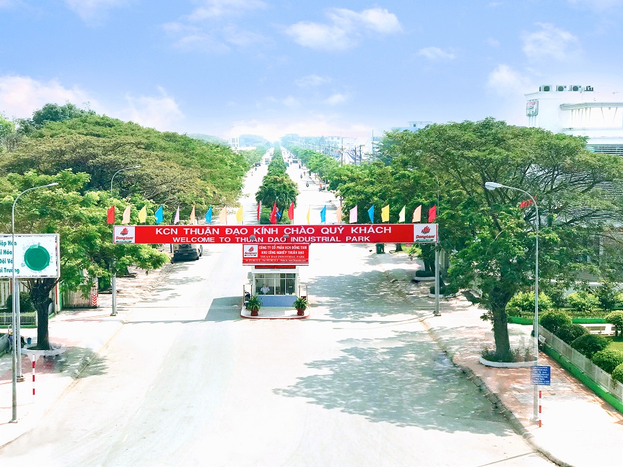 KCN Thuận Đạo (CTCP KCN Đồng T&acirc;m) l&agrave; m&ocirc; h&igrave;nh KCN hiệu quả tại T&acirc;y Ninh: Giai đoạn 1 (113 ha, Bến Lức) đ&atilde; lấp đầy 100%; khu mở rộng (189 ha, Long Cang) đạt tr&ecirc;n 95%, tạo việc l&agrave;m cho hơn 40.000 lao động