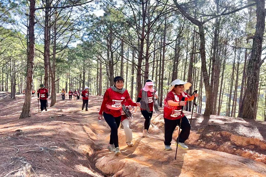 M&ugrave;a kh&ocirc; ở khu vực T&acirc;y Nguy&ecirc;n cũng mang đến những trải nghiệm kh&aacute;c biệt cho c&aacute;c vận động vi&ecirc;n