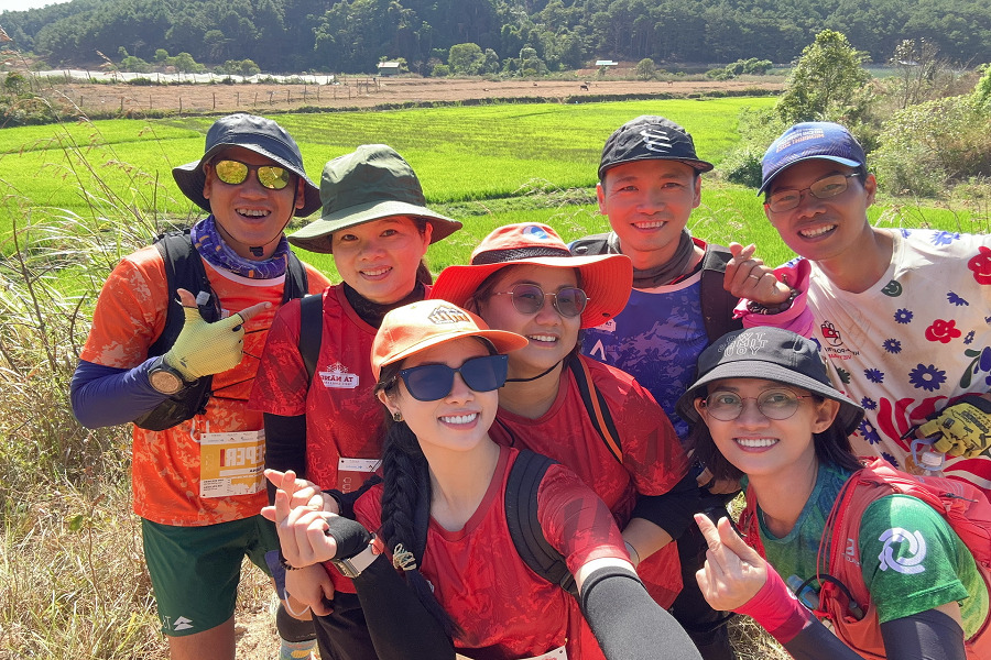 Nh&oacute;m bạn trẻ th&iacute;ch th&uacute; với trải nghiệm băng rừng, kh&aacute;m ph&aacute; thi&ecirc;n nhi&ecirc;n qua những bước chạy