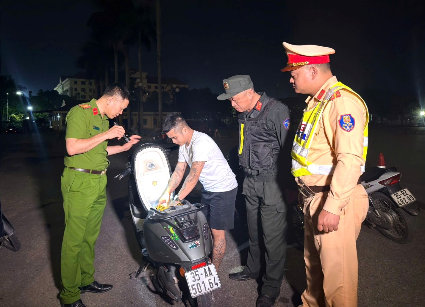 Ninh Bình: Công an phường Hoa Lư ra quân cao điểm, xử lý vi phạm trật tự đô thị