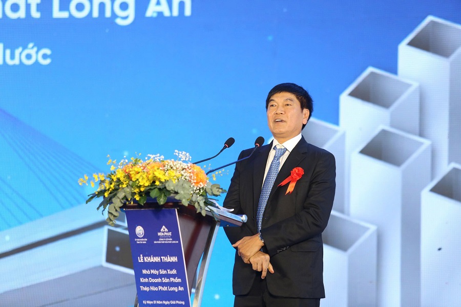 &Ocirc;ng Trần Đ&igrave;nh Long - Chủ tịch HĐQT Tập đo&agrave;n H&ograve;a Ph&aacute;t ph&aacute;t biểu tại sự kiện