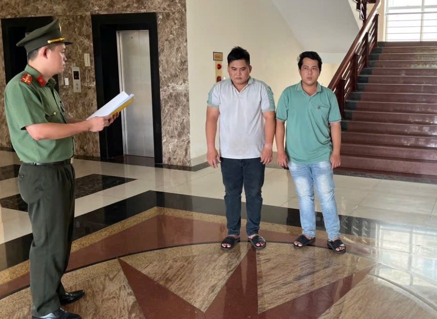 Quảng Trị: Bắt 2 đối tượng làm giả con dấu, tài liệu trên mạng xã hội 