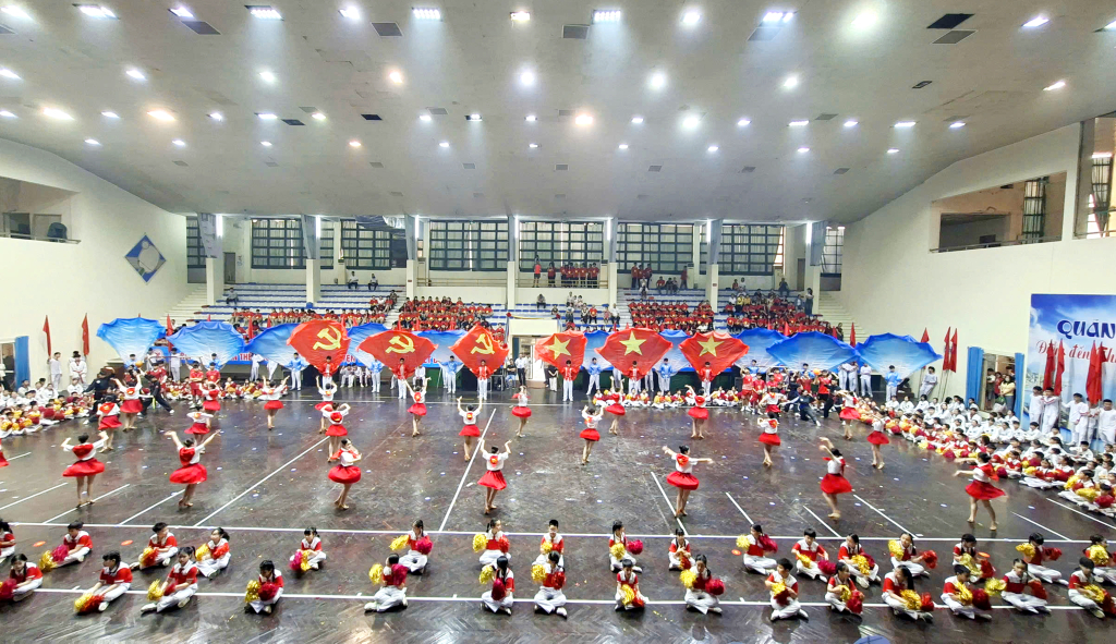 M&agrave;n tr&igrave;nh diễn nhiều nhiều sắc m&agrave;u, giới thiệu về c&aacute;c m&ocirc;n thi đấu trong Đại hội