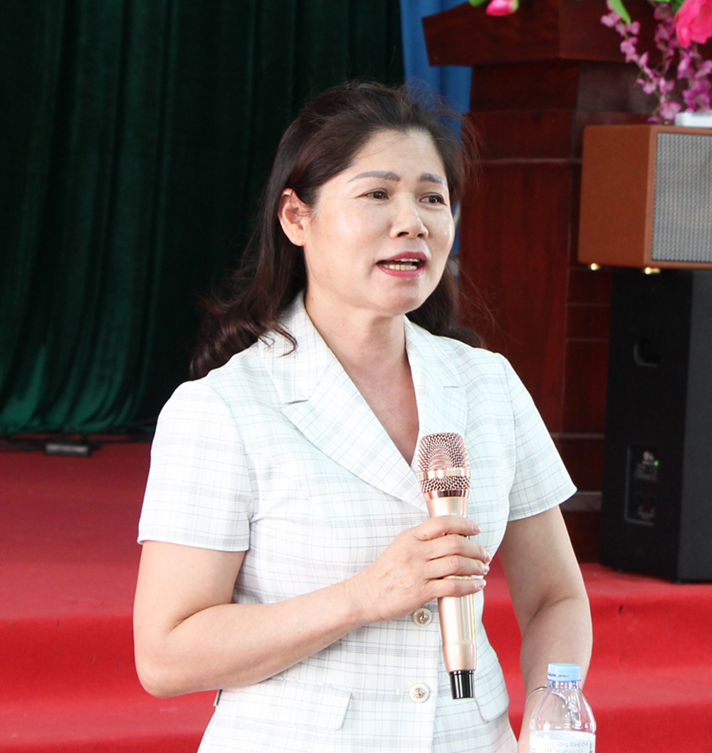 Đồng ch&iacute; L&acirc;m Thị Hương Th&agrave;nh, Ủy vi&ecirc;n Ban Thường vụ Tỉnh ủy, Ph&oacute; Chủ tịch HĐND tỉnh ph&aacute;t biểu tại hội nghị.