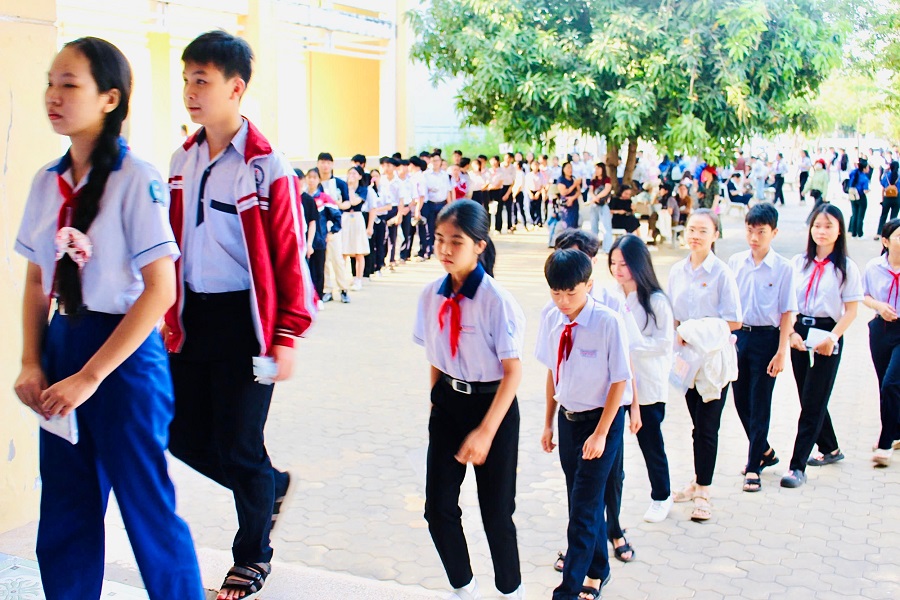 Th&iacute; sinh tham dự kỳ thi