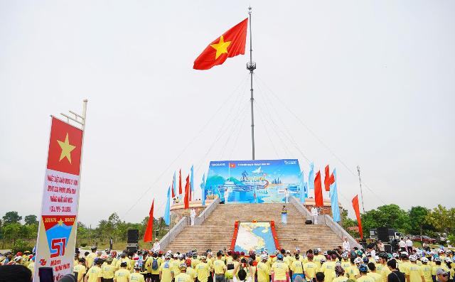 Thượng cờ tại Hiền Lương – Bến Hải, khởi động Ngày hội Đạp xe Vì hòa bình 2026