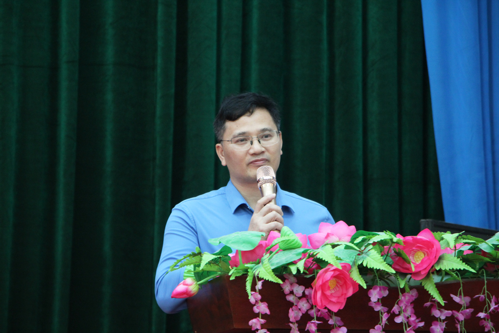 Đại diện l&atilde;nh đạo Trung t&acirc;m Ph&aacute;t triển Quỹ đất tỉnh đ&atilde; tr&igrave;nh b&agrave;y một số ch&iacute;nh s&aacute;ch về thu hồi, bồi thường giải ph&oacute;ng mặt bằng dự &aacute;n.