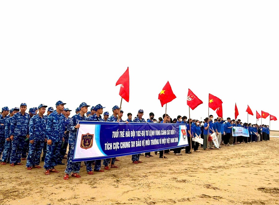 Hải đội 102 phối hợp tổ chức chuỗi hoạt động hướng tới kỷ niệm 51 năm Ngày giải phóng miền Nam, thống nhất đất nước